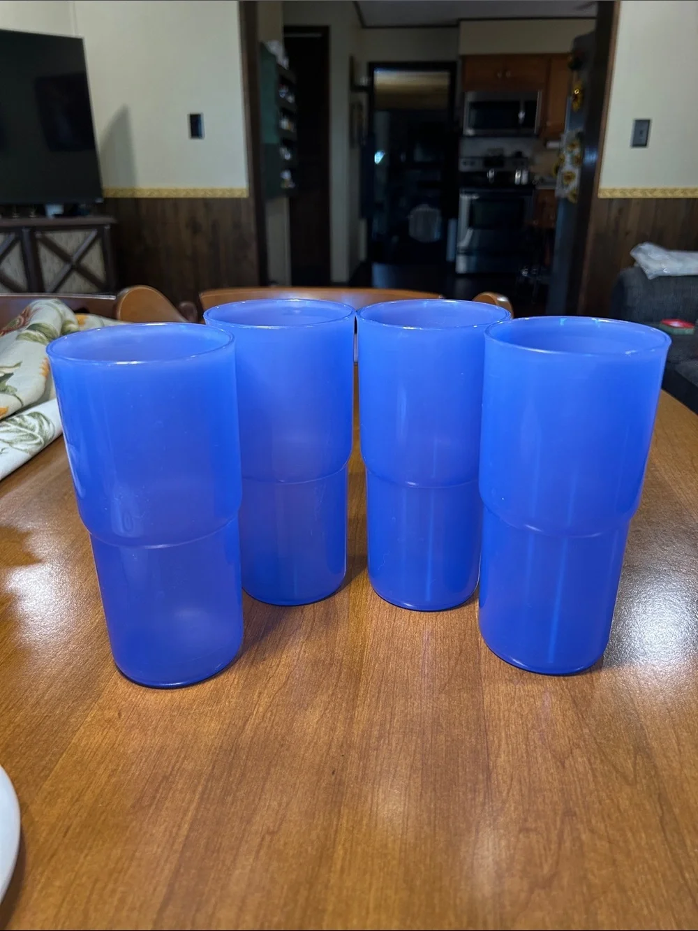 Set of 4 Tupperware Plastic Drinking Cups 18oz